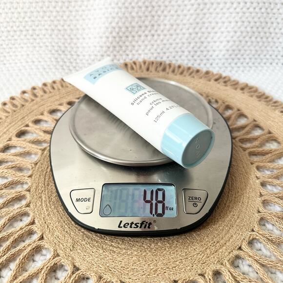 Avon Basics Blue Cap Silicone Lotion  Yellow Vita Moist Hand Cream Set 2 125 ml - Picture 5 of 6